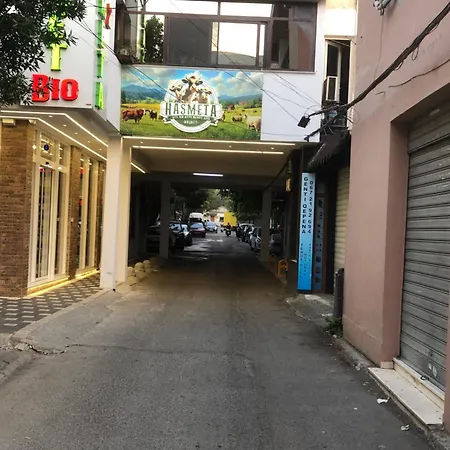 Deny's - With Shared Kitchen & Bathroom * Tirana