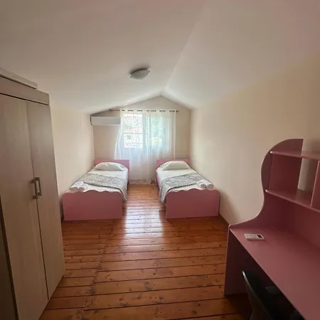 Deny's - With Shared Kitchen & Bathroom Accommodatie bij particulieren *