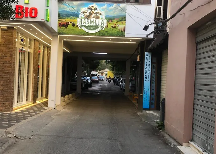 Deny's - With Shared Kitchen & Bathroom * 地拉那