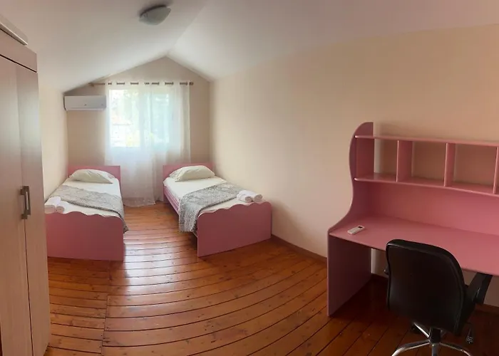 Deny's - With Shared Kitchen & Bathroom * 地拉那