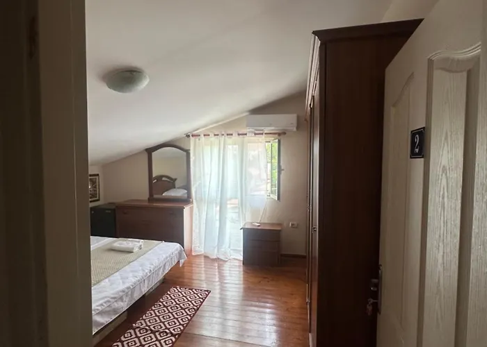 民宿 Deny's - With Shared Kitchen & Bathroom 地拉那